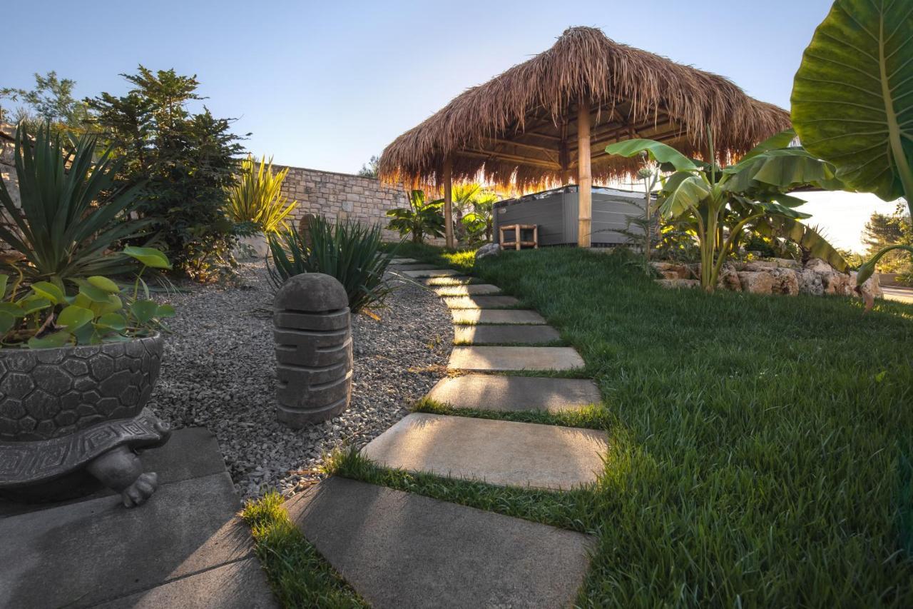 Villa Merapi Sveti Lovreč Pazenatički Esterno foto